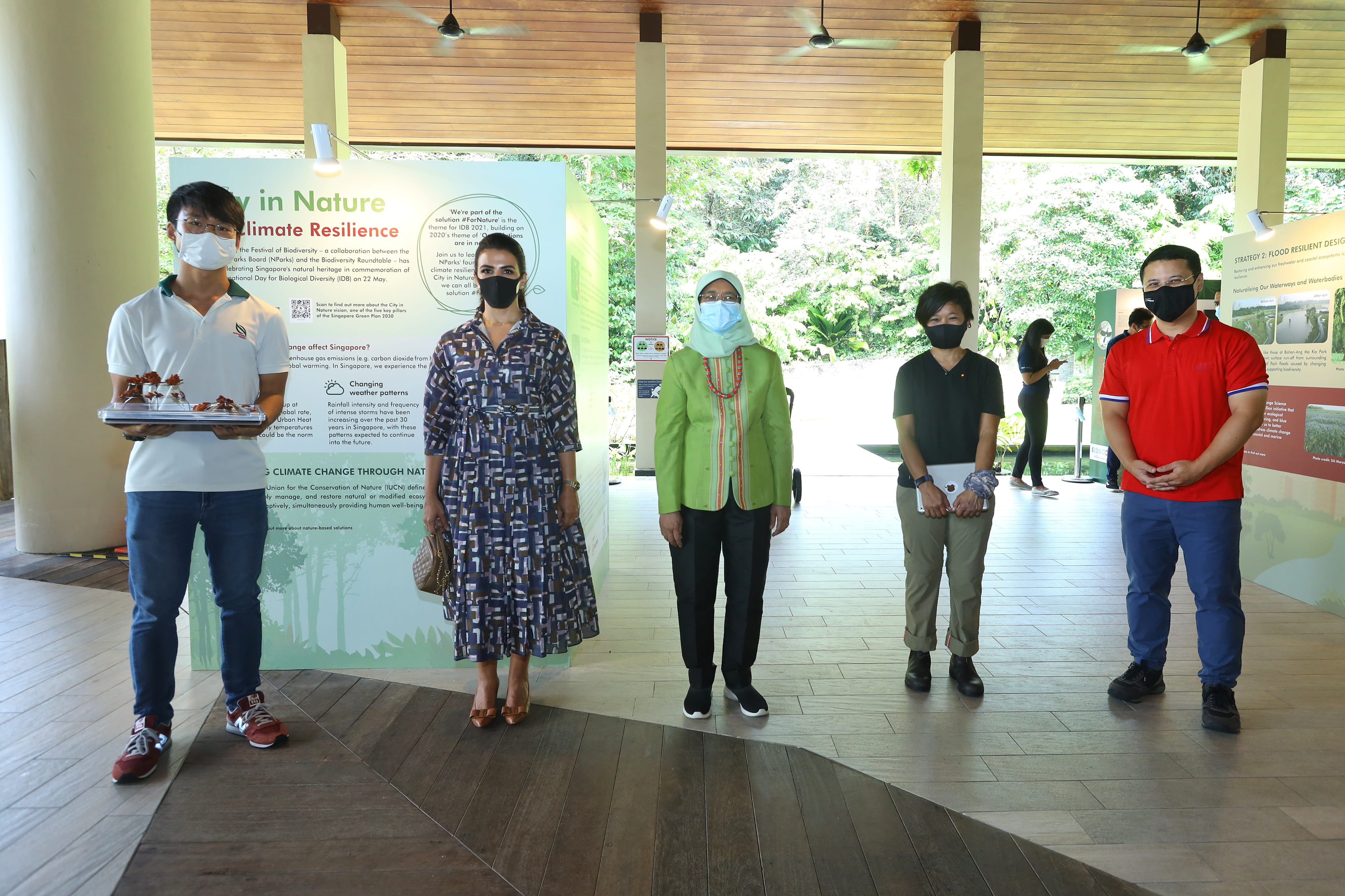 Marwa Al-Khuzaim AAS MD with Singapore President Group Photo 25Sep2021